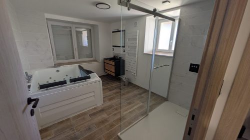 PXL 20251108 103720460